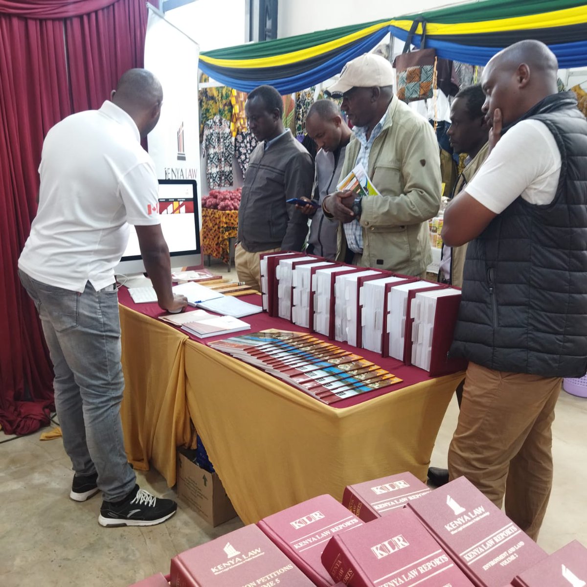 MyKenyaLaw's tweet photo. The public is always eager to gain more knowledge.  Students and our Men in uniform, too, are not left behind.  We are always delighted to engage.
@AgriSocietyOfKe #TukutaneNairobiShow https://t.co/TAdqwV8bjH