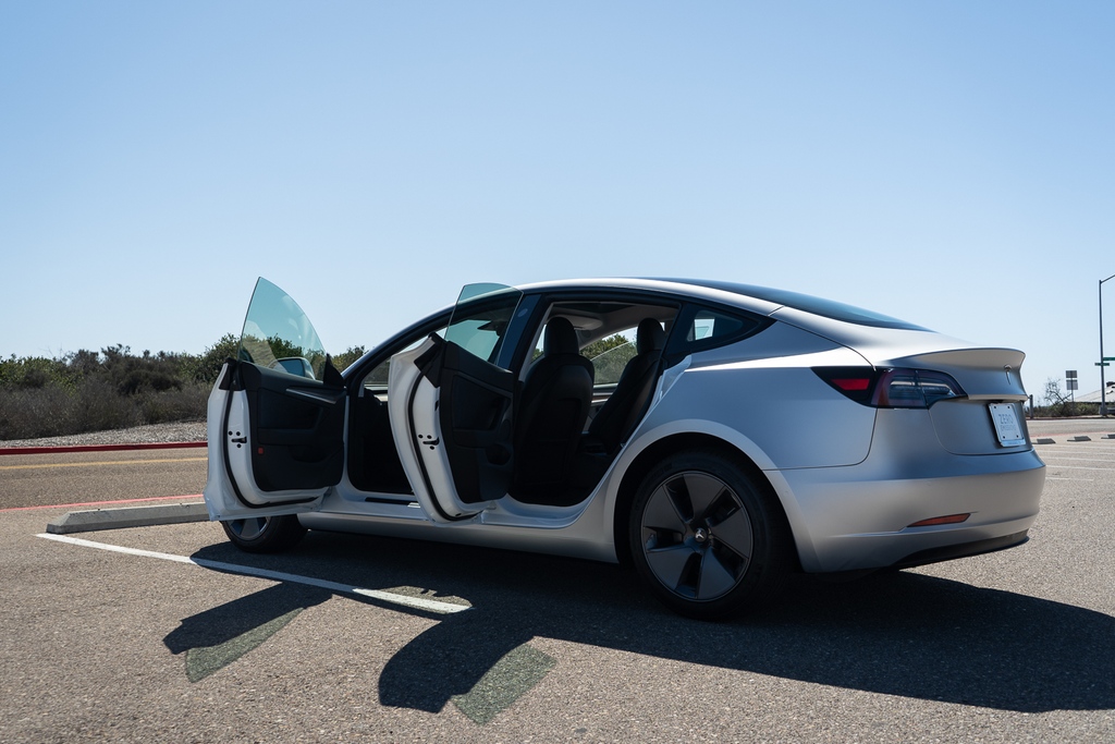 RentPacificRide's tweet photo. Explore our Silver #Model3 for your #FallEscape or #ThanksgivingDay travels...
πΉ AWD // Long Range 353 mi.
πΉ Autopilot // Full Self Driving
πΉ Premium Connectivity
Get ahead of the crowd and book your holiday rental today!
β‘οΈ https://t.co/UWFofEDPTR https://t.co/4nxUJVC4Nl