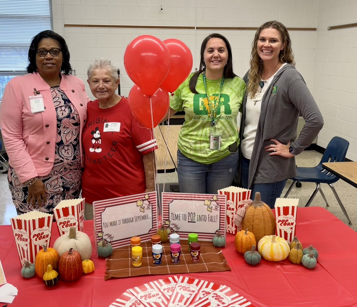 Thank you to our Sunshine Committee and Partners in Ed for helping us 🍿 PoP 🍿 into fall! 🍁 <a href="/Grescolts/">Colts Rock!!!</a> <a href="/DrWynn4/">DrWynn</a> <a href="/MusicWithMiller/">Brenna Miller</a>