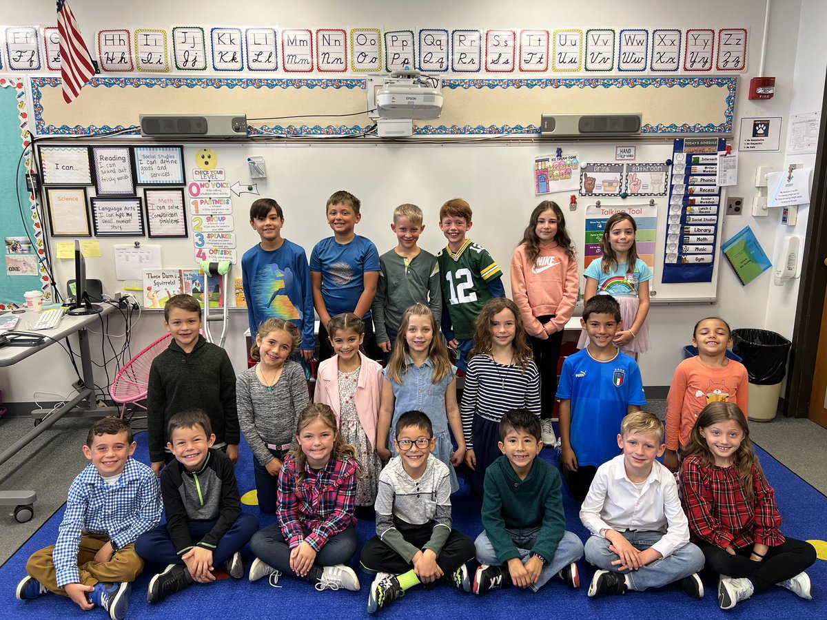 Picture day ready! 📸 #engaged64 <a href="/D64News/">D64 Park Ridge-Niles</a> <a href="/RooseveltD64/">RooseveltD64</a>