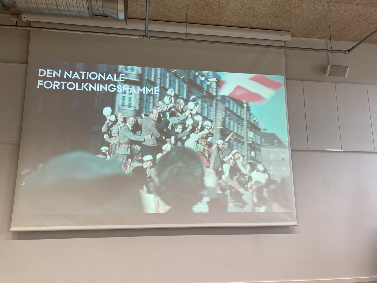 AlbergPeters's tweet photo. ✍🏻SKAB historie✍🏻 Møde i historiedidaktisk netværk. Tak til @KarenSkjoldager for et forrygende oplæg om nye perspektiver på besættelsestiden. Mere fokus på kvindernes rolle, netværk og det internationale, mindre “Onkelhistorie”. https://t.co/pKtezcGtpB