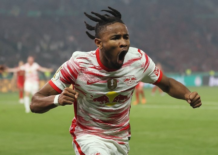 Christopher Nkunku had a medical with Chelsea, confirmed as called by <a href="/BILD/">BILD</a>. 🚨🔵 #CFC

Chelsea sent long term contract bid to Nkunku to prepare the deal for 2023.

It’s not done yet, as Chelsea &amp; RB Leipzig will speak about fee: €60m release clause, or different deal structure.