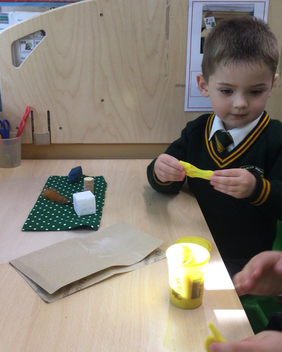 laceygreenpa's tweet image. This week in R2 we have been exploring our bodies and senses. We labelled body parts we knew and explored our sense of touch #LGPA #LGPAScience