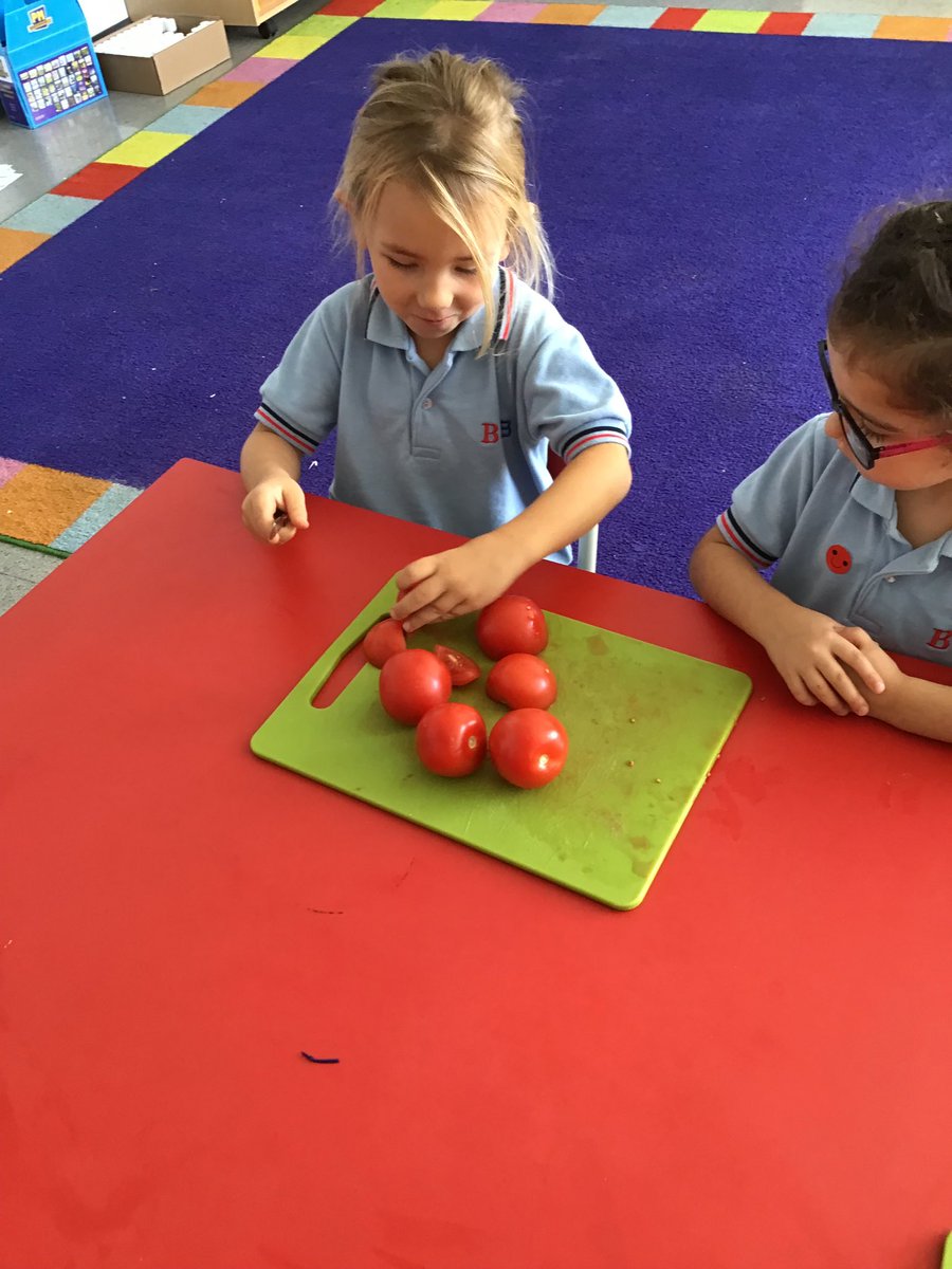 EY_BSBS's tweet photo. Phase One @BSB_Barcelona #BSBSitges explored the concept of well-being,focussing on diet and looking through a lens of sustainability. We made observational drawings of locally sourced ingredients before turning them into gazpacho #GBWD2022 #CognitaWay #wellbeing @CognitaSchools https://t.co/J7NFjFoBcX