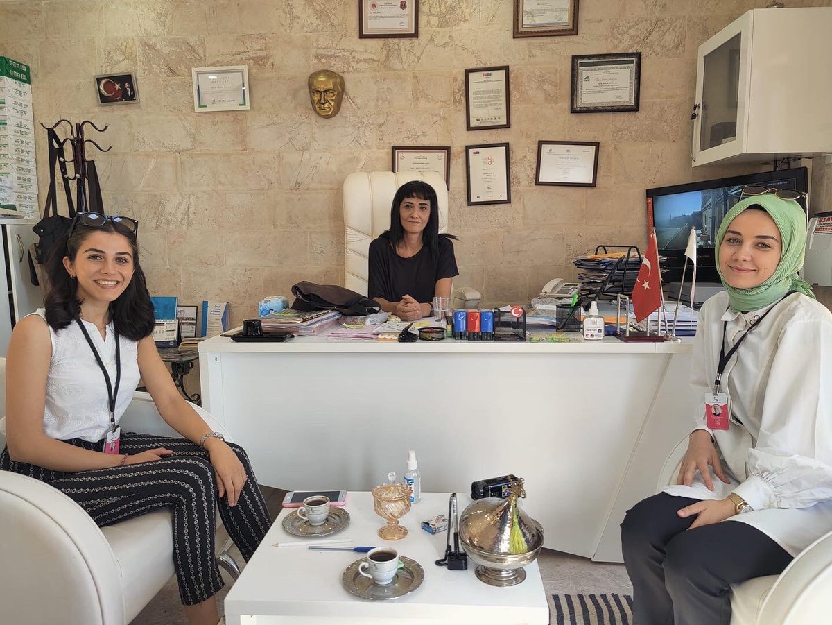 CTCNGO's tweet photo. Dijitalde Hayat Kolay Projesi kapsamında Mardin Gül ÇATOM’da ki kadınlar, Dijital Okuryazarlık Eğitimi’ne katılarak dijital platformları nasıl daha etkili kullanılabileceği, dijital güvenlik, e-hizmetler, sosyal medya araçları vb. konular hakkında ayrıntılı bilgi sahibi oldu. https://t.co/I9AbsCN0E4
