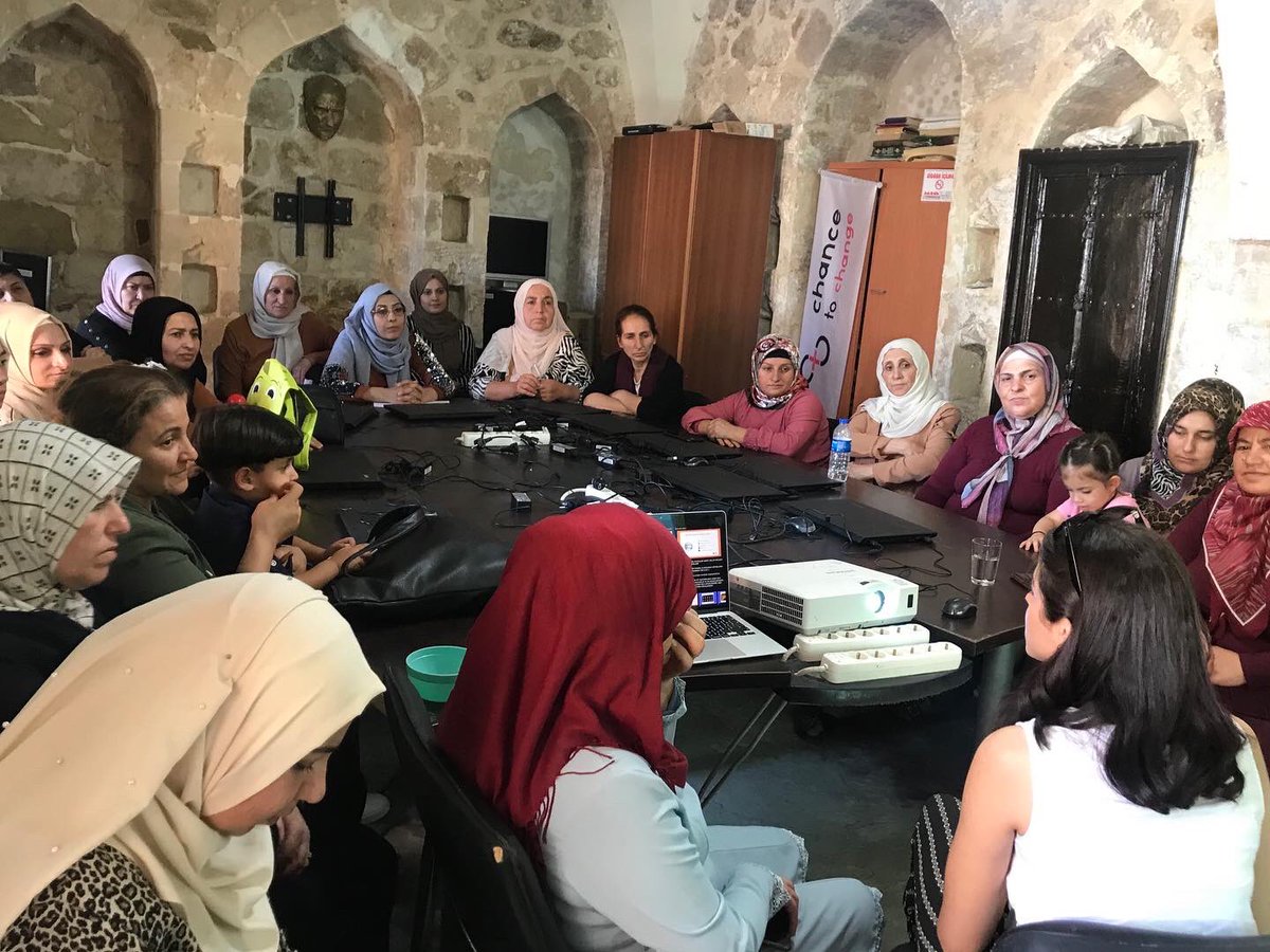 CTCNGO's tweet photo. Dijitalde Hayat Kolay Projesi kapsamında Mardin Gül ÇATOM’da ki kadınlar, Dijital Okuryazarlık Eğitimi’ne katılarak dijital platformları nasıl daha etkili kullanılabileceği, dijital güvenlik, e-hizmetler, sosyal medya araçları vb. konular hakkında ayrıntılı bilgi sahibi oldu. https://t.co/I9AbsCN0E4
