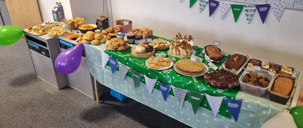 💚 What an AMAZING day we have had here in Manchester raising money by getting involved in the #macmillancoffeemorning ☕
From sausage rolls to lemon drizzle cakes we went all out to make the loveliest treats!
⭐🥰🍰