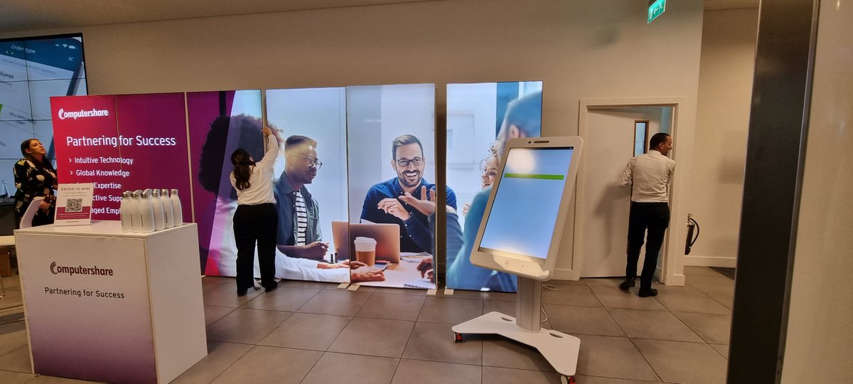 GiantiTab's tweet image. Well done to @Computershare at @etcvenues for the @ProShareUK Annual Confernece, successfully demonstrating their app showcasing the Stock Market on the super slim and inviting 43” Giant iTab 📲✅ #GiantiTab #ETCVenues #Marketing #Sales #StockMarket #ProShare #Conferences #Events