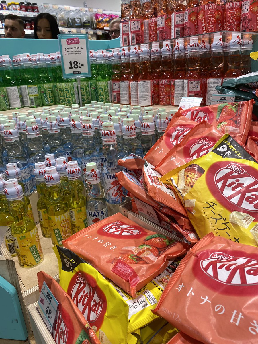 Vet inte vem som behöver veta detta, men Normal har japanska Ramune, kitkats och pocky. Lite con känsla för den som längtar, kanske? 😍🥰👘🇯🇵🏯