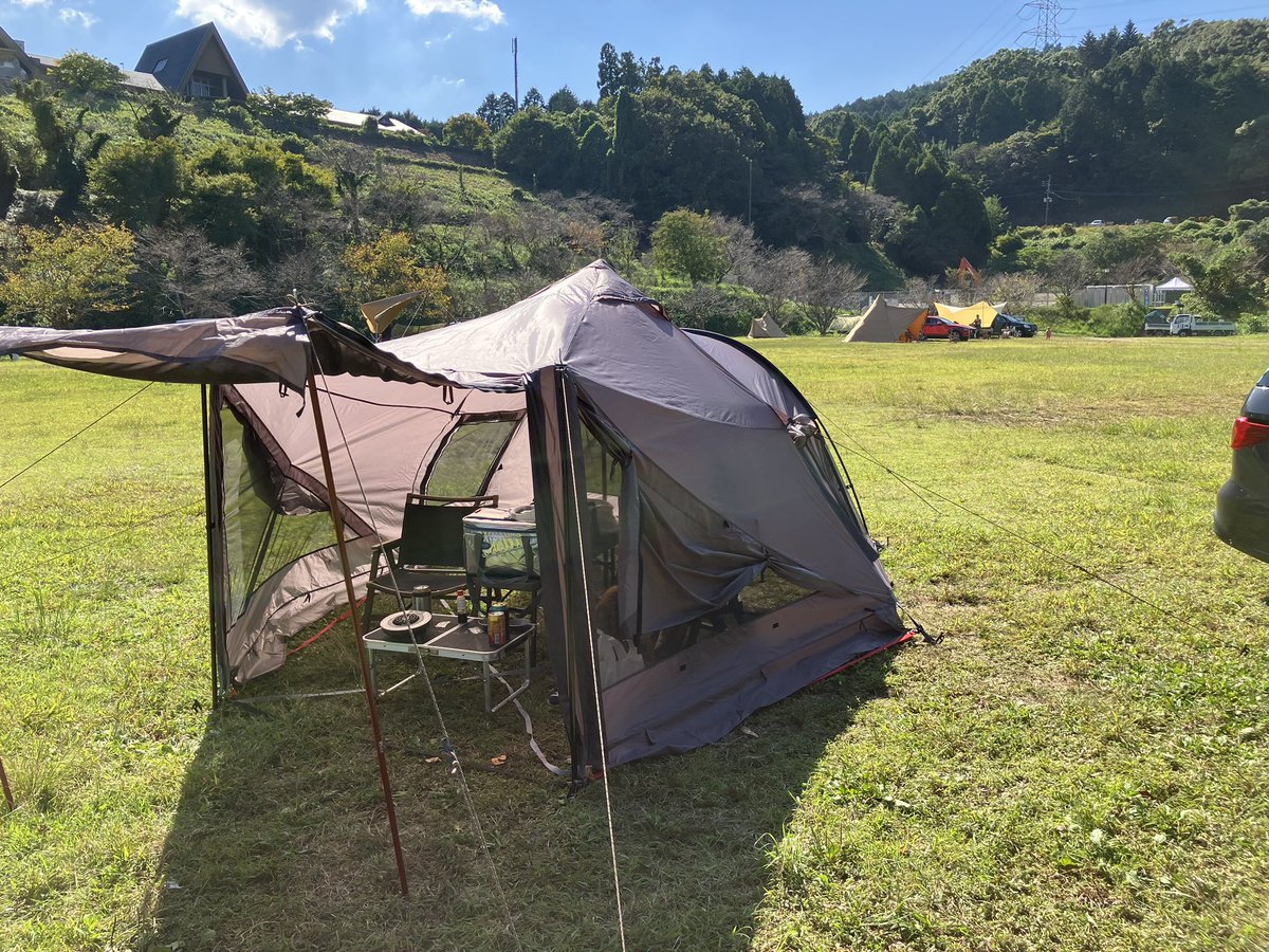 25CAMP1's tweet photo. 今日はとりごえ温泉キャンプ場にラーテルワークスさんのヴァルライトの試し張り🏕に行って来ました✨
なかなかいい感じで張れたんじゃないかな😊
#ラーテルワークス #ヴァルライト #キャンプ #デイキャンプ #WALLIGHT #RATELWORKS https://t.co/df1x9TcVaF