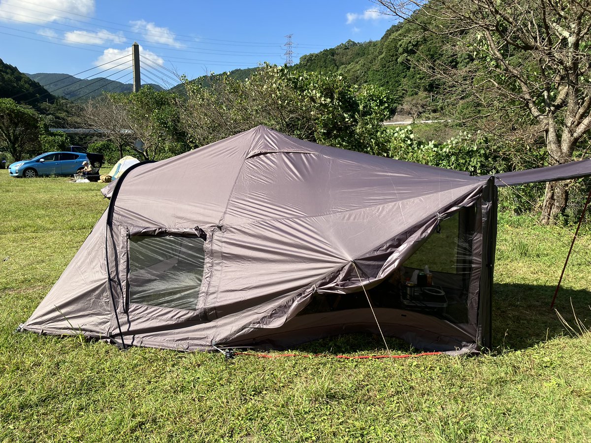 25CAMP1's tweet photo. 今日はとりごえ温泉キャンプ場にラーテルワークスさんのヴァルライトの試し張り🏕に行って来ました✨
なかなかいい感じで張れたんじゃないかな😊
#ラーテルワークス #ヴァルライト #キャンプ #デイキャンプ #WALLIGHT #RATELWORKS https://t.co/df1x9TcVaF
