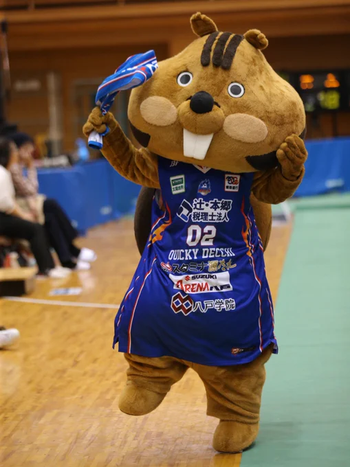 The mascot for basketball team the Aomori Wat's, a squirrel named Quickly Decchi, has had his contract renewed for another year. 