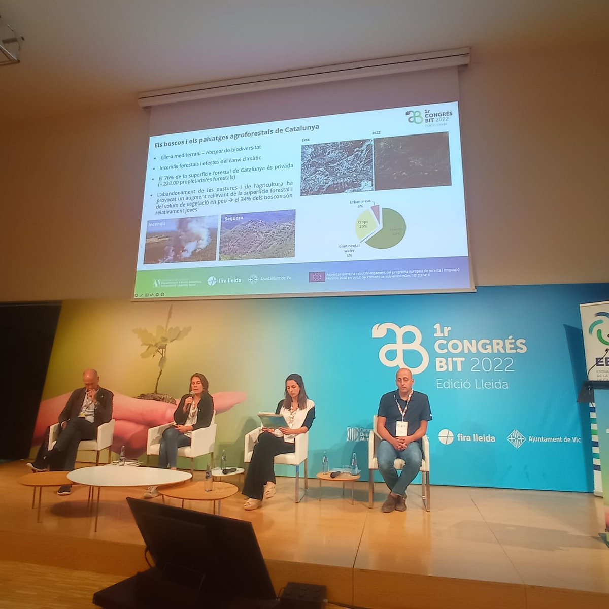 ctforestal's tweet photo. Ha acabat el #congresBIT, amb gran èxit d'assistència i de participació. Per part nostra, hi hem contribuït parlant de #bioeconomia, desenvolupament rural, #paisatges resilients, i de la millora de la #gestió #forestal i els aprofitaments comercials. Enhorabona @congresBIT! https://t.co/wUE1nI0b2a