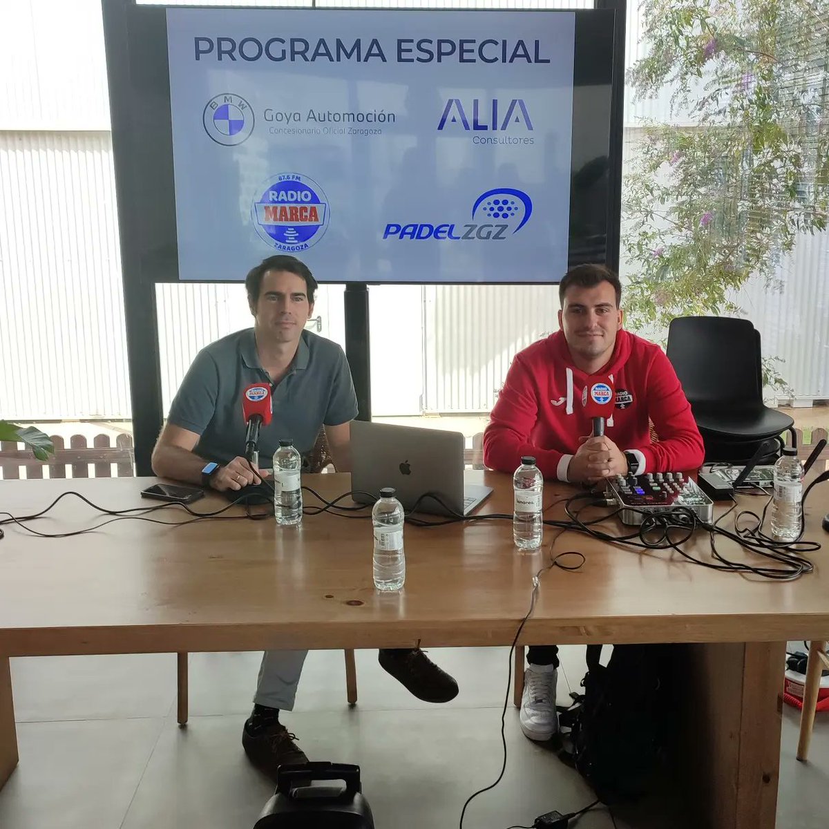 Padelzaragoza's tweet photo. Hoy hemos disfrutado en Pádel Zaragoza del programa en directo de @radiomarcazgz con @PabloCarrerasV y @JavierLainez. Hemos hablado de deporte aragonés y sobretodo de #padel.
Ha sido un placer teneros aquí con nosotros, os esperamos para otros programas aquí en #padelzaragoza https://t.co/hGshrS3UOO