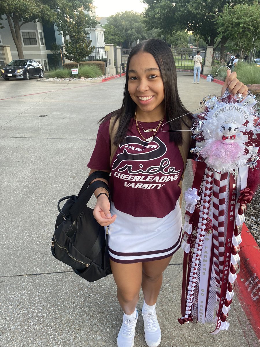 manii_05_'s tweet photo. 2022 HoCo week Mum and garter day !!! #LewisvilleStuco #Homecoming https://t.co/wHBq6rKJQM
