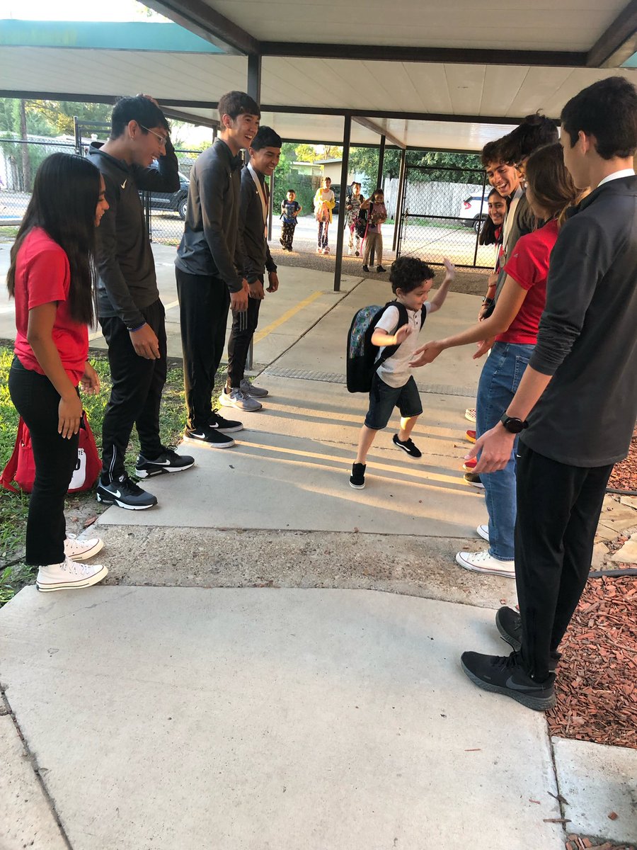 HTrackxc's tweet photo. HHS Varsity Cross Country had an awesome morning meeting and greeting our future Cardinals from Austin Elementary!! #CSND @HarlingenCISD @HarlingenHS @CoachRobDavies https://t.co/KNQyKSFwX3