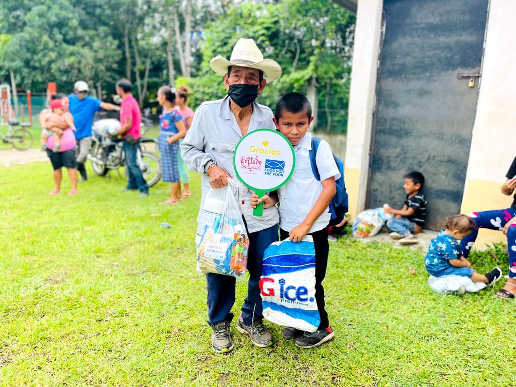 En la comunidad de Cunta, en el municipio de Macuelizo, Santa Bárbara se entregaron 140 raciones de alimentos gracias Compañía Azucarera Chumbagua S.A. y Asociación Cepudo-FFTP.

#DulceVida
#SomosDonaciones
#DulceSolidaridad