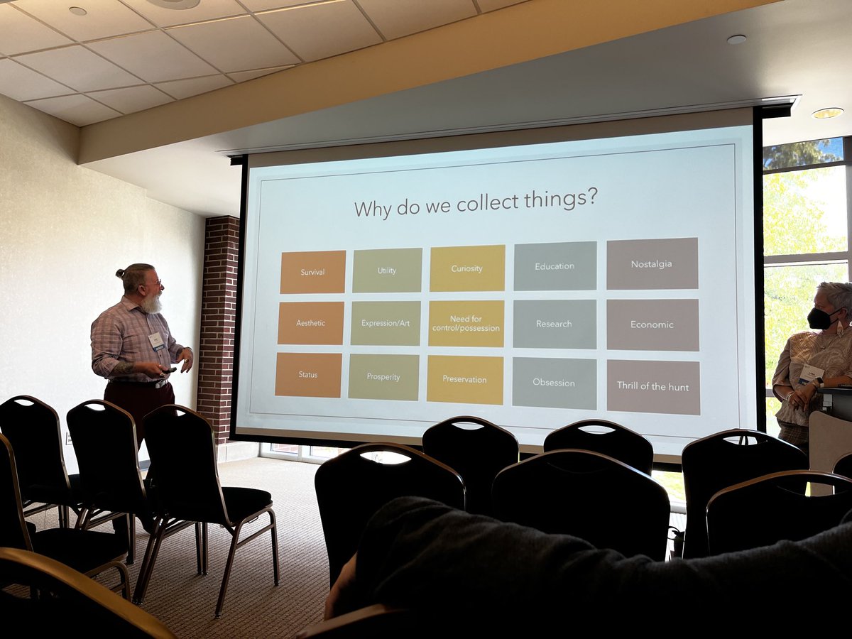 Dr. Gary Holliday asking us to share why we collect things. #UANEXTCON