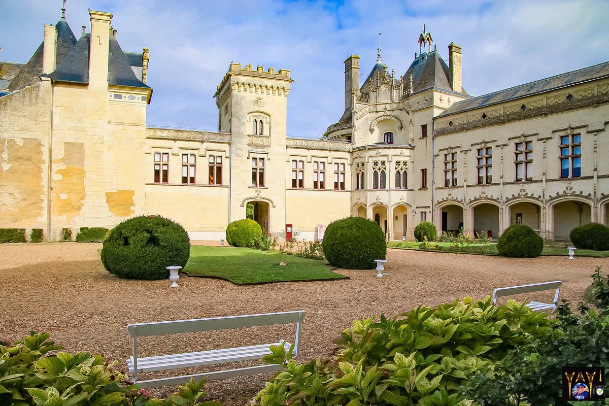 reivaxstgo31's tweet photo. #FanceMagique hier visite du #ChâteaudeBrézé @BrezeChateau plus de 1000 ans d’histoire XIè >XIXè siècle une merveille de #tuffeau aux douves sèches de 18m de profondeur @chateauloire @MyLoireValley @paysdelaloire @Maine_et_Loire @fond_patrimoine #patrimoine #MagnifiqueFrance 🏰 https://t.co/socC4SVHIl