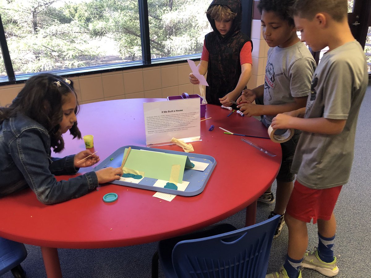 MrJustinGomez's tweet image. @Cypress_Cheetah cheetah lab in full go! Check out these students designing a home that can withstand a hurricane and these other kiddos designing their perfect playground! #CYPRoadTrip