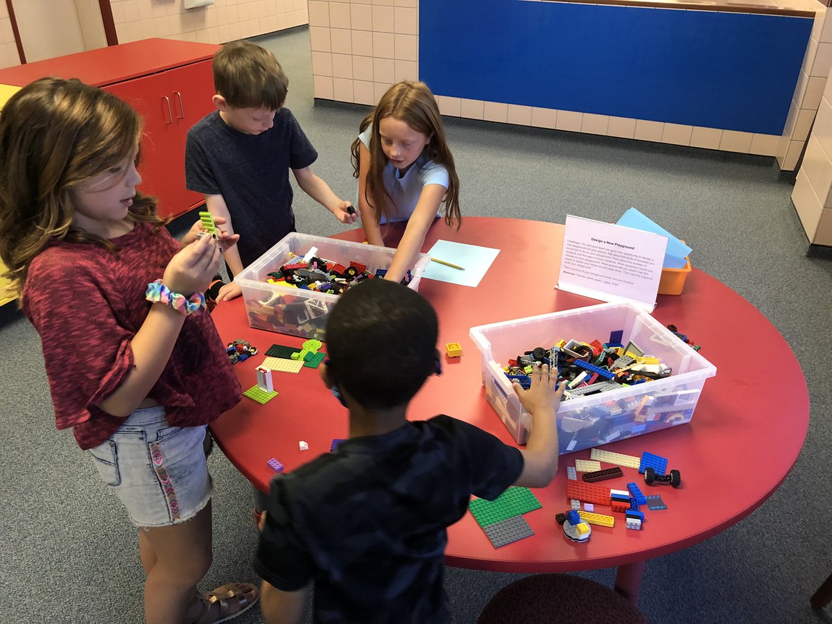 MrJustinGomez's tweet image. @Cypress_Cheetah cheetah lab in full go! Check out these students designing a home that can withstand a hurricane and these other kiddos designing their perfect playground! #CYPRoadTrip