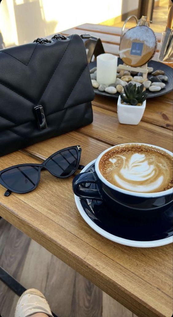 Give enough coffee, I could rule the world
#coffeeaddict