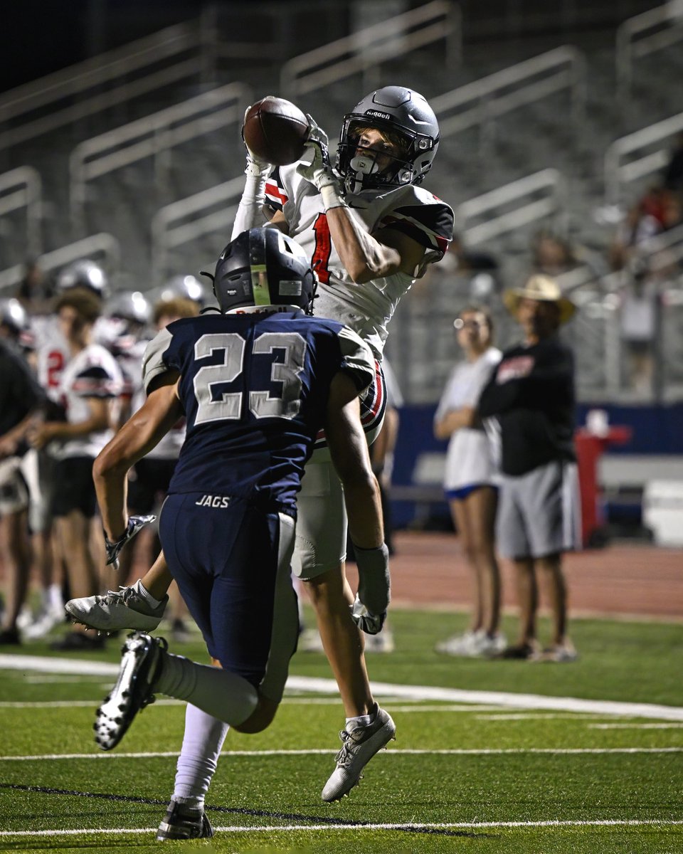 TraceyBergeson's tweet photo. So proud of this kid’s drive and determination. Gives 💯 in everything he does. Keep working hard Cha! #weaverworked @lorenziniphotog 📸 @TrustMyEyesO @BergesonCharlie @SkysTheLimitWR @drobalwayzopen @MarcusFootball @RivelAthletics @WRHitList @TXTPShow @cantmisssports1 https://t.co/Fg3r8GDOdB