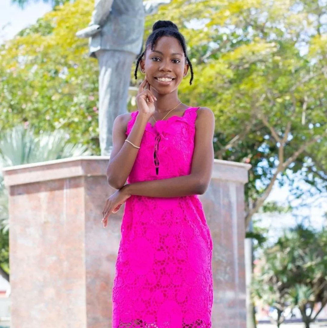 ParliamentPink's tweet photo. #MeetThePinkAlumni 
.... Introducing, Donna-Lisa Yearwood! 🎉 (@donnalisa_sings) 
Age: 17
Career Goal: Investment Banker/ Economist

📸: @AshannaSays 

#PinkParliament #PinkParliamentarians #TheFutureIsPink #CohortThree https://t.co/oH3pp1QAHh