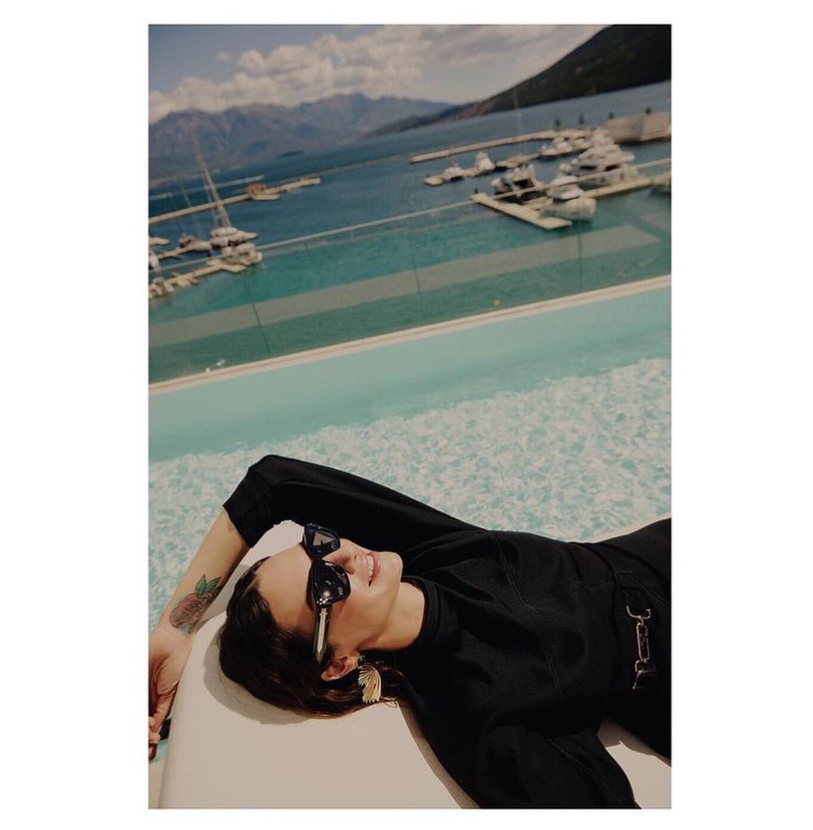Birceak941's tweet photo. 🦋🦋🦋

 @BrcAkalay #birceakalay #siyahbeyazaşk #ibrahimcelikkol41 #ibrahimcelikkol #حب_أبيض_أسود #kuşuçusu #kuşuçuşu #NetflixTurkiye #birceakalay https://t.co/3IqHLQ7Qq1