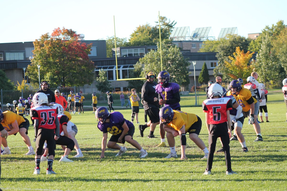 UWSPFootball's tweet photo. Had a great time last night with Stevens Point Youth Area Football

Thanks to everyone involved for putting together such a fun and memorable event for all!

#PracticeWithThePointers
#RollDawgs🦴 https://t.co/OHzSoWkKEH