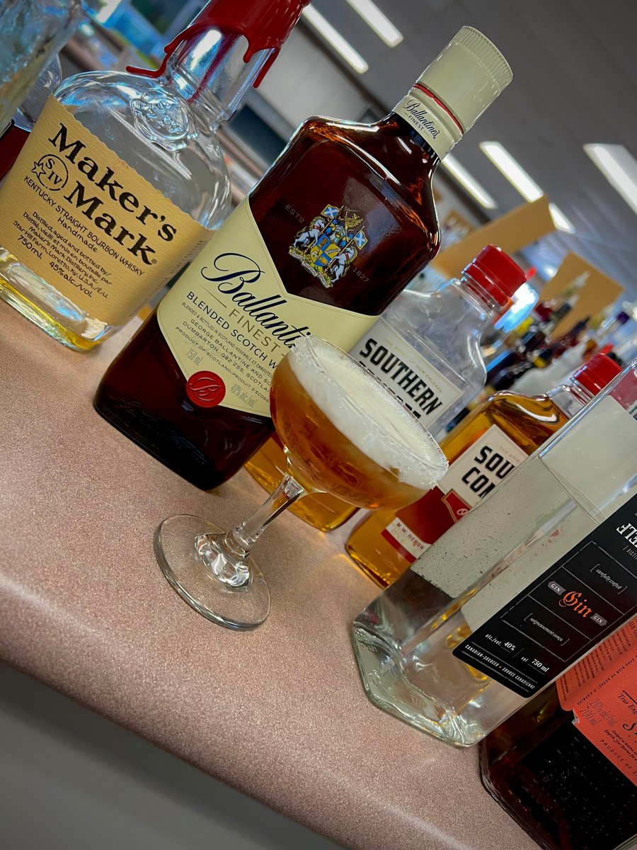 Boozy_Buddies's tweet photo. @BestBarMix 
#ACMixHour

The perfect drink for a long day of snow shoveling! 

Drink 2:  orange surprise
-1 oz amaretto 
-½ oz Frangelico
-½ orange &amp; brandy liquor
-Orange foam for topper 
-Rim the glass with sugar https://t.co/m3M9cmWz2C