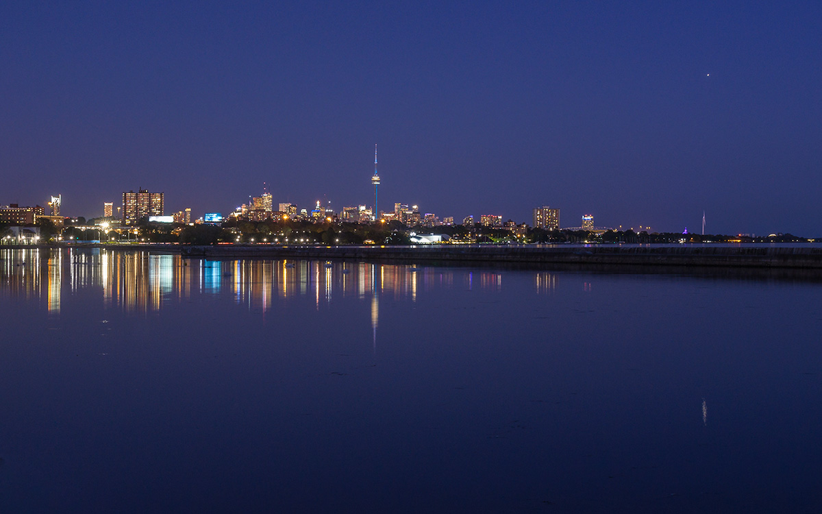 Jupiter over #Toronto, last night. 

(beautiful photo by friend Andrew Yee)