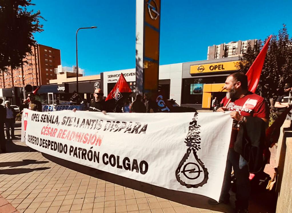 CGT_Madrid's tweet photo. 🟥🟥⬛⬛
Concentración #Madrid
#CesarReadmision @CGTMetalMadrid @CGT @cgt_sindical @cgtmetal ❤️‍🔥🖤

#RepresiónSindical 

#OpelReprime 
@Opel_Spain señala
@StellantisES dispara

¡Si tocan a una nos tocan a todⒶs! https://t.co/krozug8fC0