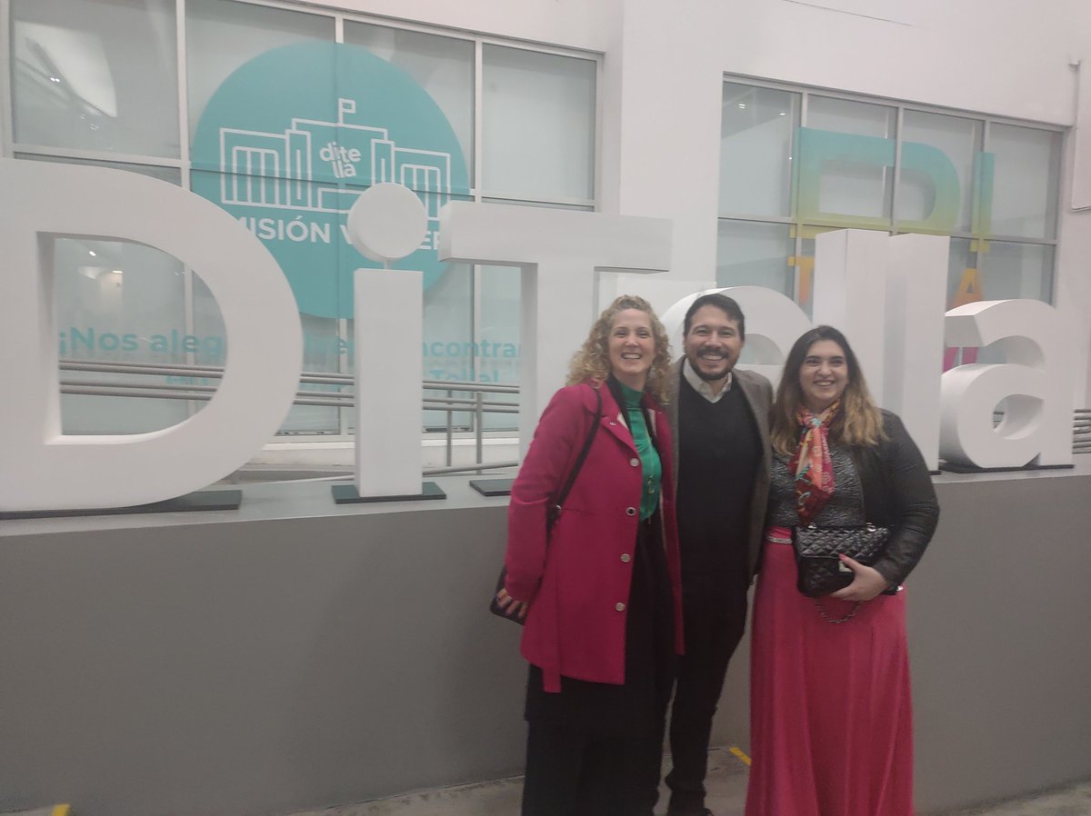 mariapaulagrana's tweet photo. En el Encuentro Anual de Graduados de @utditella con @magdalenamlalis pudimos conocer presencialmente al profe genio @LuigiLaporte ! Gracias por este momento! 🤗 #EMBA19 #UTDT https://t.co/uR3haHNF2k