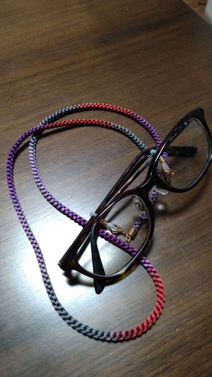 sayuri8i's tweet photo. ダメもとで直接お店に連絡したところOKいただき、母や身近な人へのプレゼントとして購入で��ました！嬉しいっ！
私も秋冬用に濃い目のものを購入。やっぱりこちらのお品は綺麗。 https://t.co/nQu9X6BYtP