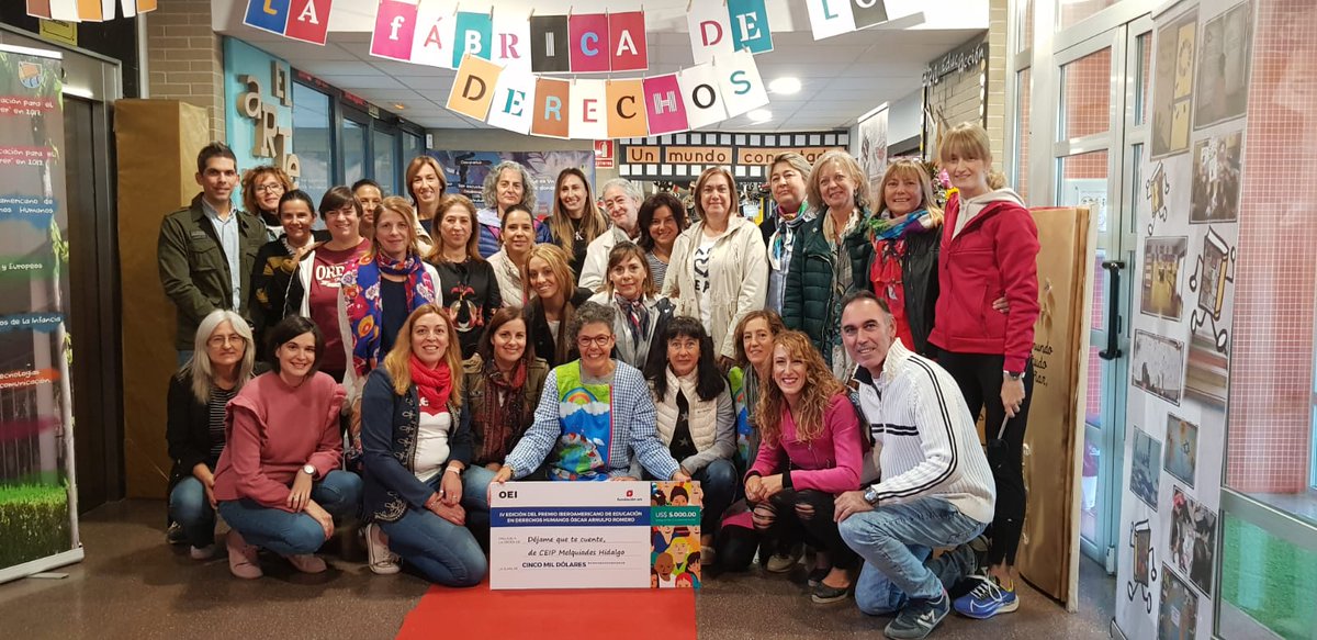 CeipMelquiades's tweet photo. El premio llega al @CeipMelquiades Mucha emoción y alegría.
Nuestro agradecimiento a @EspacioOEI y @Fundacion_SM por hacerlo posible...y nuestro respeto por los magníficos proyectos de los demás países
@cabezondepisu @educacyl @cfievalladolid @UNICEFCyL @unicef_es @Edudesarrollo https://t.co/8TE00HXAVw