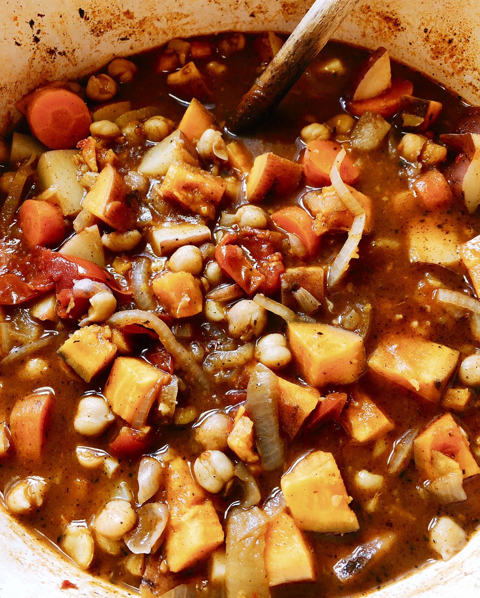 A plant-based version of maafe (West African peanut stew). Beef swapped for chickpeas to boost fibre and reduce cost. Spicy, rich, savoury, incredible.