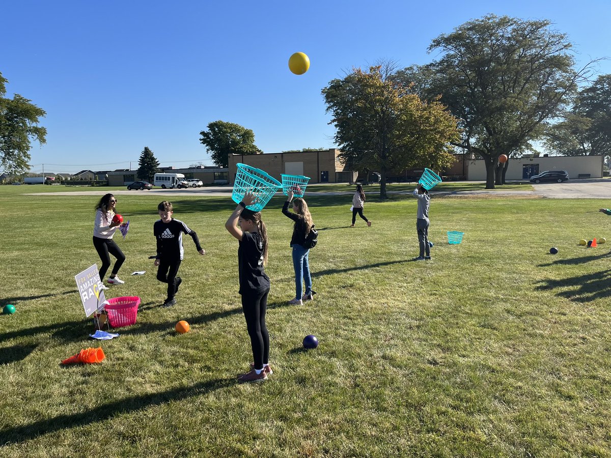 ScullenSharks's tweet photo. Scullen amazing race! What a great day of communication, collaboration, and fun!! Huge thank you to the PEACE grant and @FoxValleyParks for making this possible https://t.co/QeXgEuTr0T