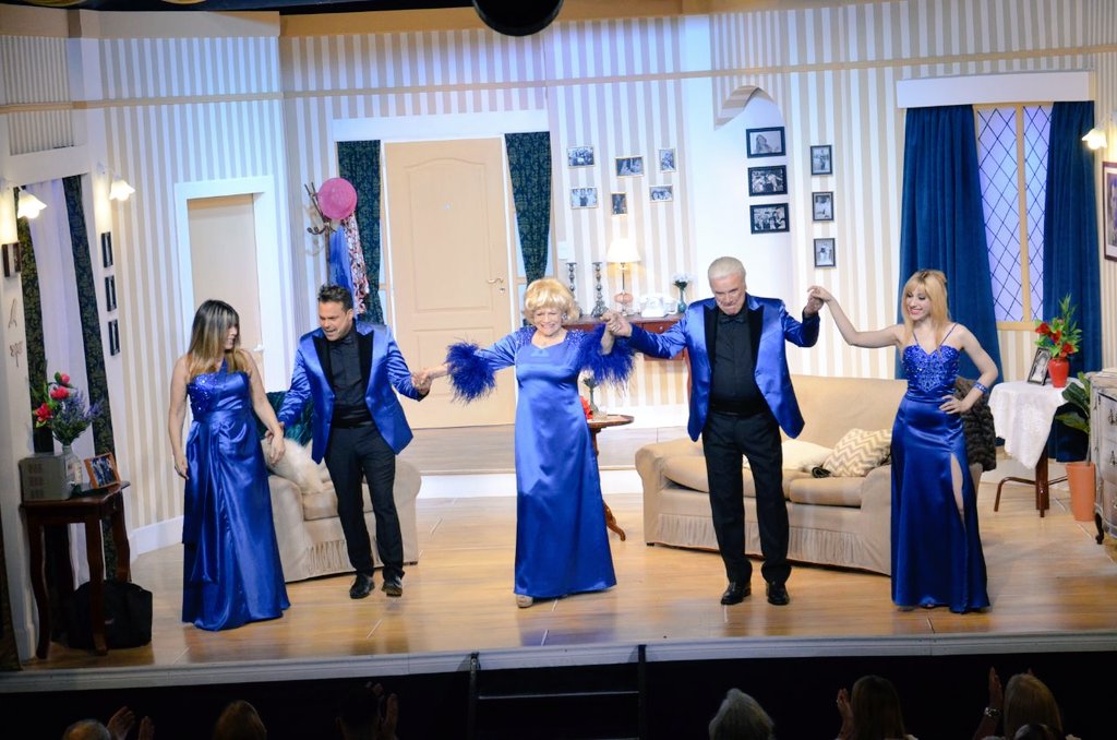 aldofunes's tweet photo. Muchas gracias por acompañarnos en el maravilloso debut de la comedia "Mi suegra o yo" en el teatro La Casona!!!. https://t.co/4ZAxBZQXWQ