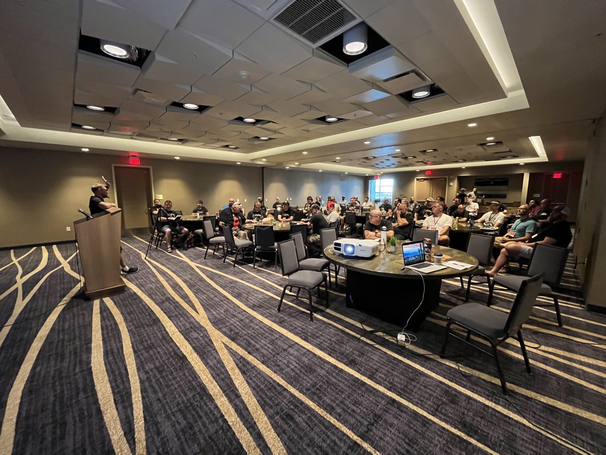 homedadcon's tweet photo. This morning kicks off our 26th Convention this year being held in Phoenix,Az. 85+ at-home dads are about to have a great weekend. #phx #homedadcon #homedadnet #stayathomedad #dadsdontbabysit https://t.co/5Nq3S0LM2A