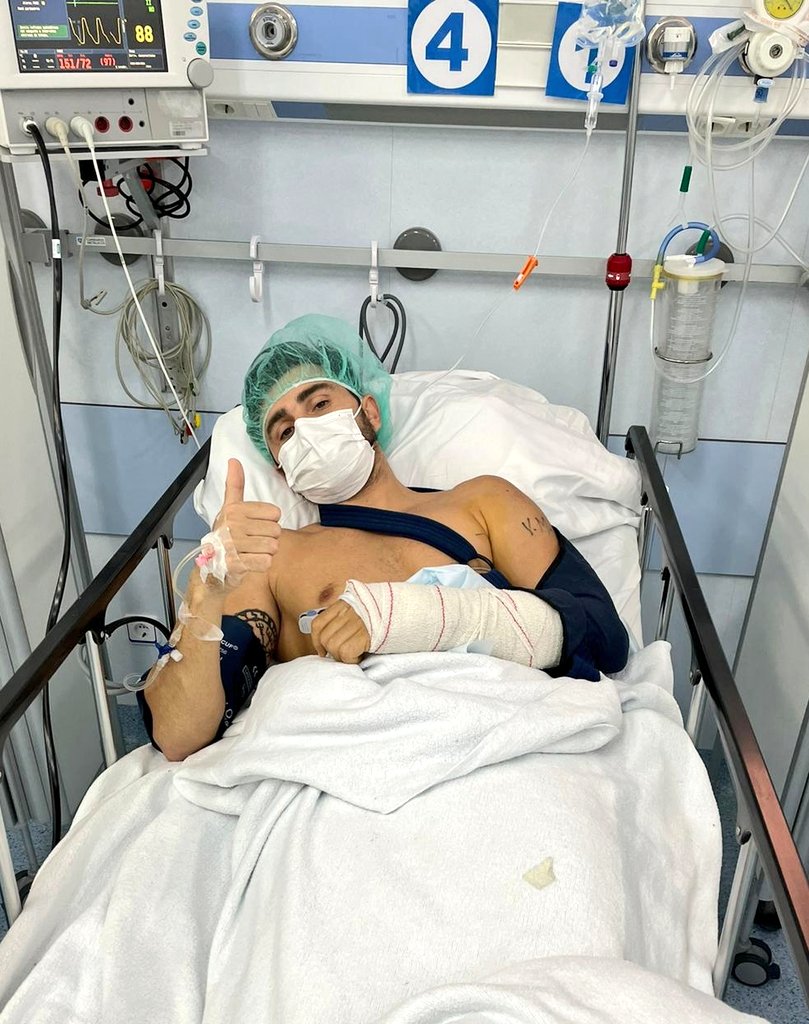 Todo ha ido muy bien, he estado en las mejores manos y me han tratado de maravilla! <a href="/MCruzSanchez985/">Marcos Cruz</a> el mejor sin duda, el Iago Aspas de nuestro quiro..😊💙 gracias a todos por los mensajes, ¡con ganas de volver locas!
#2cat