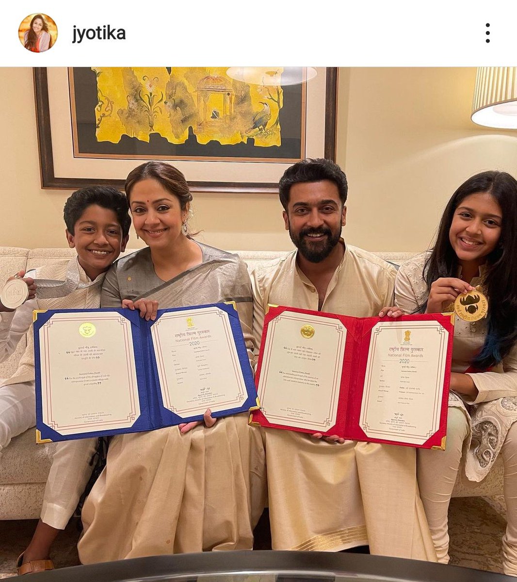 rishi__kesh_'s tweet photo. Such a heartwarming moment 😇❤️
#SooraraiPottru team &amp; @Suriya_offl anna family 😍

#Jyotika mam's instagram post !!

#Suriya @Sudha_Kongara @Aparnabala2 https://t.co/z2LZRtfxjS
