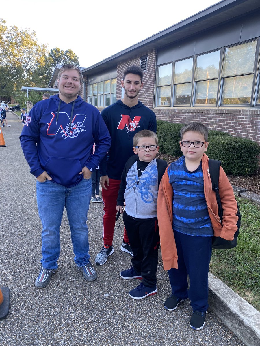 Nettleton_Prim's tweet photo. Our Fridays are perfect when our favorite @Nettleton_High Tigers make an appearance! ❤️🐅💙 #riseabove https://t.co/hRHtK5kLRE