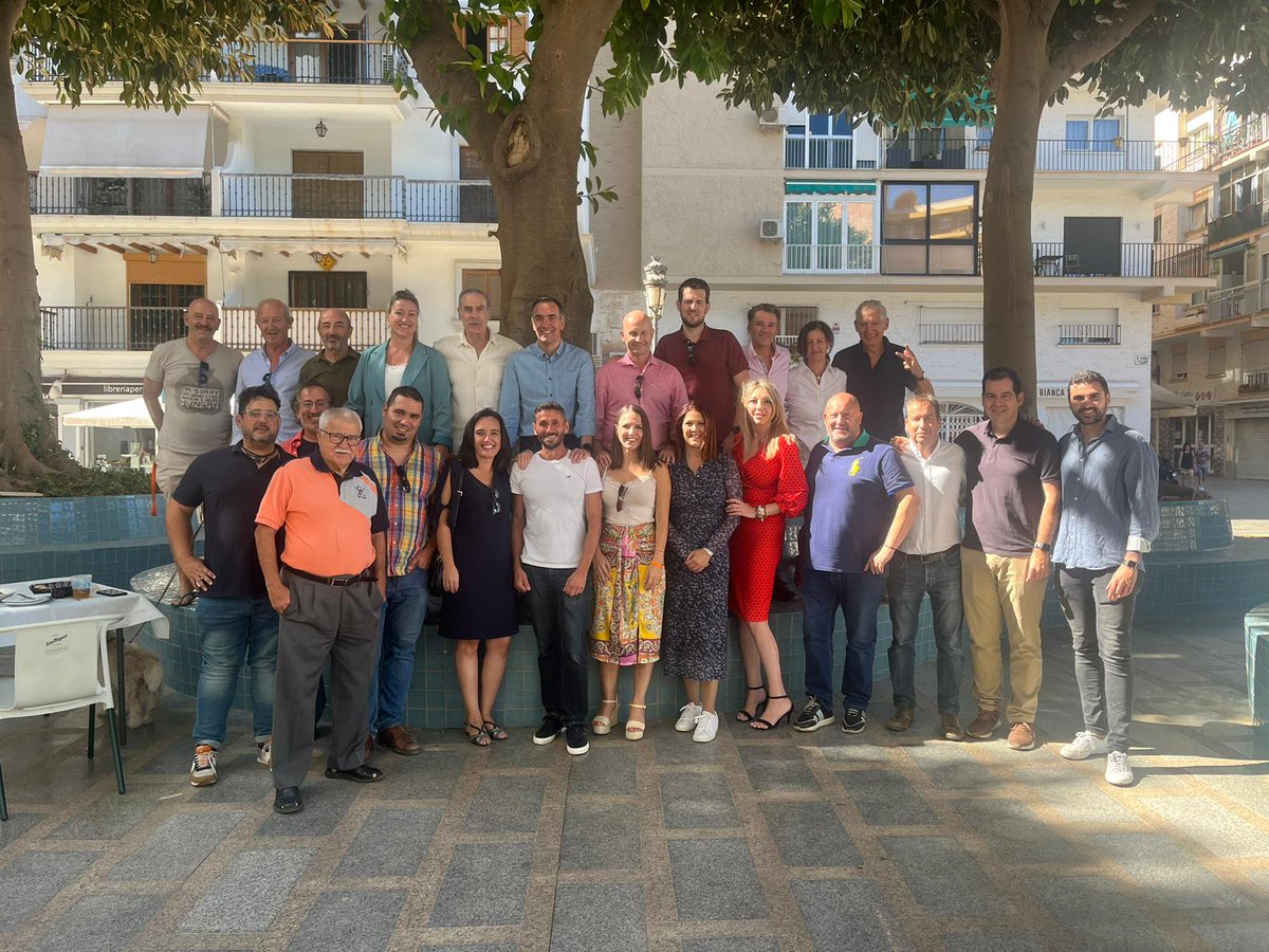 CsMalaga's tweet photo. 🍊 Hoy algunos afilidados y compañeros de partido pasan el día en la Feria de Torremolinos. Compartimos una jornada muy especial, avanzando en un proyecto común 👏🏼 https://t.co/8fArnBVYUY