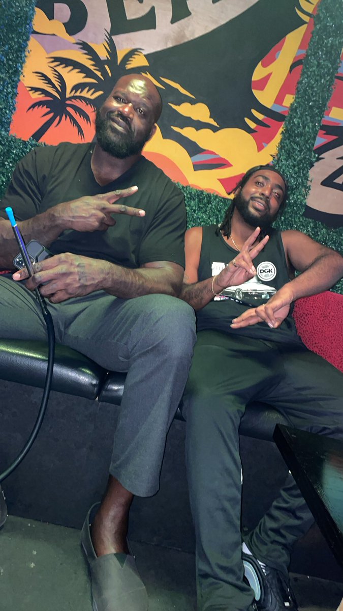LN_SlickPicks's tweet photo. @ the Hookah Spot In Las Vegas Me & @SHAQ โ๐พ #LegendaryMoment #ShaqtinAFool #Diesel #LockNation #SlickPicks https://t.co/7XEZCzkw9S