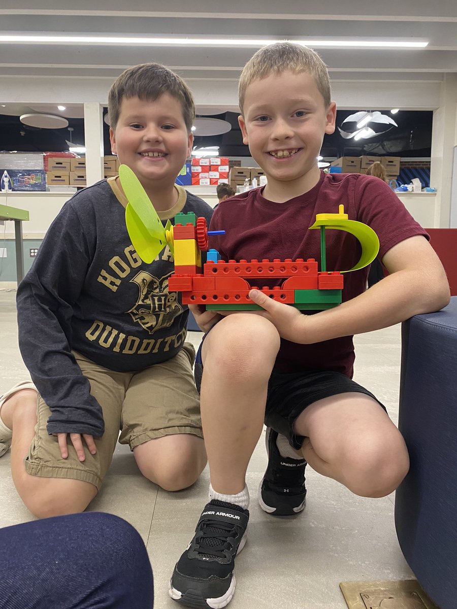 AddessoMurphy's tweet photo. Building friendships and letting our creativity shine in maker space! 😊 @MtView07836 @JOlsyn1109 @ZywickiR https://t.co/NoMyUYHSO5