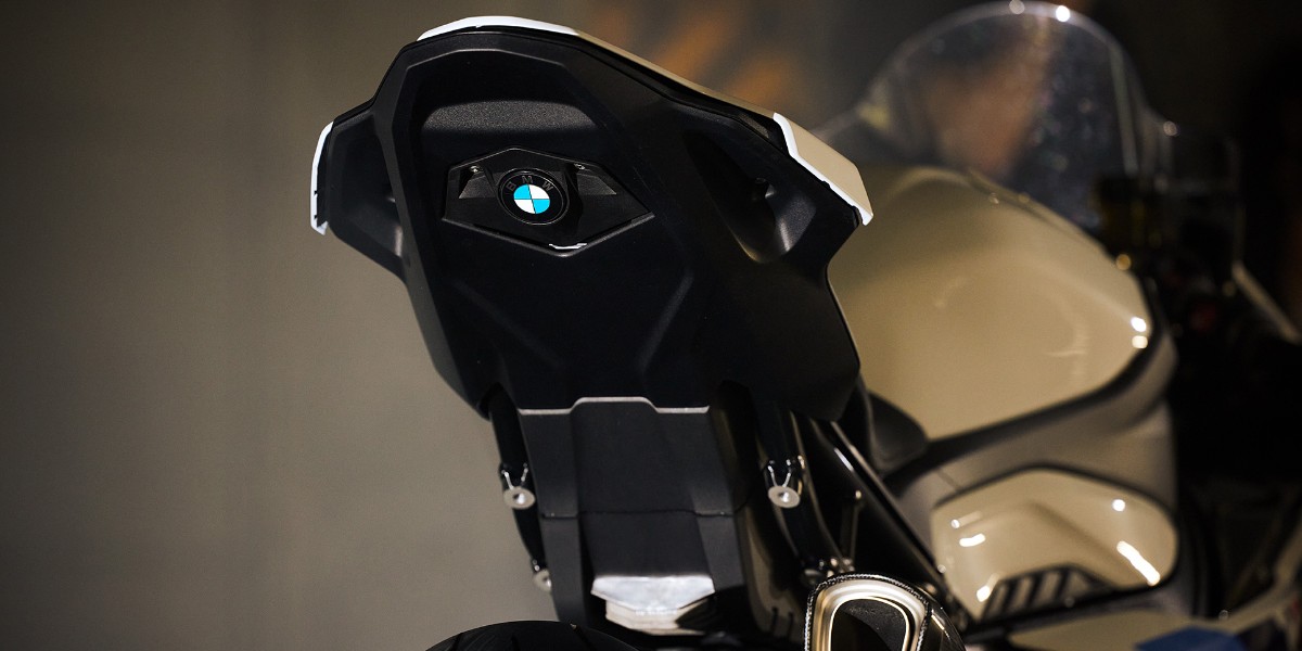 Hungry for asphalt. Where will you take the new RR for a ride? Have you already configured yours? 👀​
#S1000RR​

#MakeLifeARide #NeverStopChallenging #BMWMotorrad