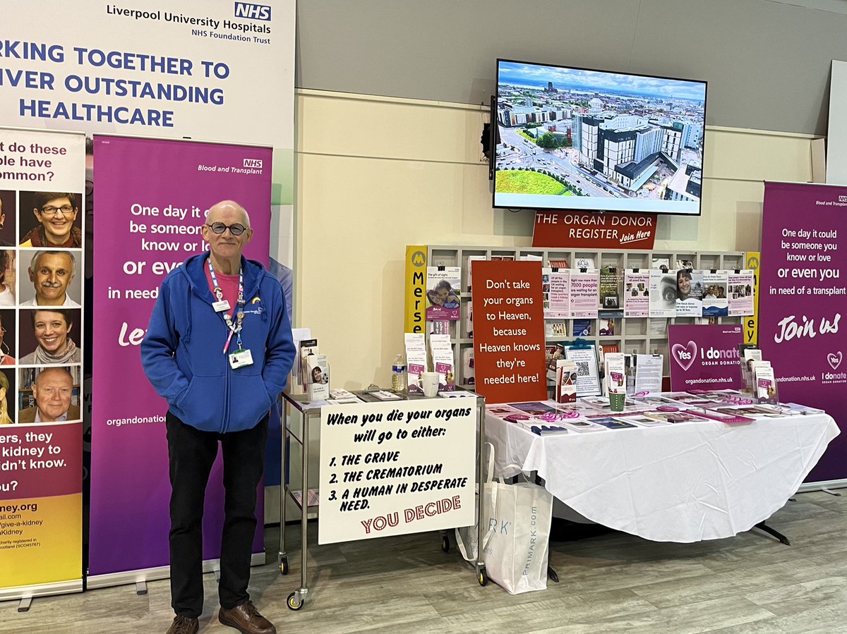 nhsUHLG's tweet photo. Our fantastic colleagues and volunteers have been promoting the importance of sharing your wishes this #OrganDonationWeek.

You can find out more about #organdonation on the @NHSOrganDonor website 💙 https://t.co/Mo5S0sA51M