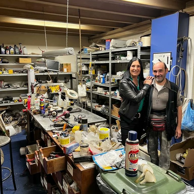 LaraMagoni's tweet photo. In visita a #Elettroshop: una meravigliosa realtà a conduzione familiare di #Villongo, punto di riferimento per migliaia di famiglie del territorio, autentica ancora di salvezza per svariate dinamiche domestiche e aziendali https://t.co/nwzIDU8KDD