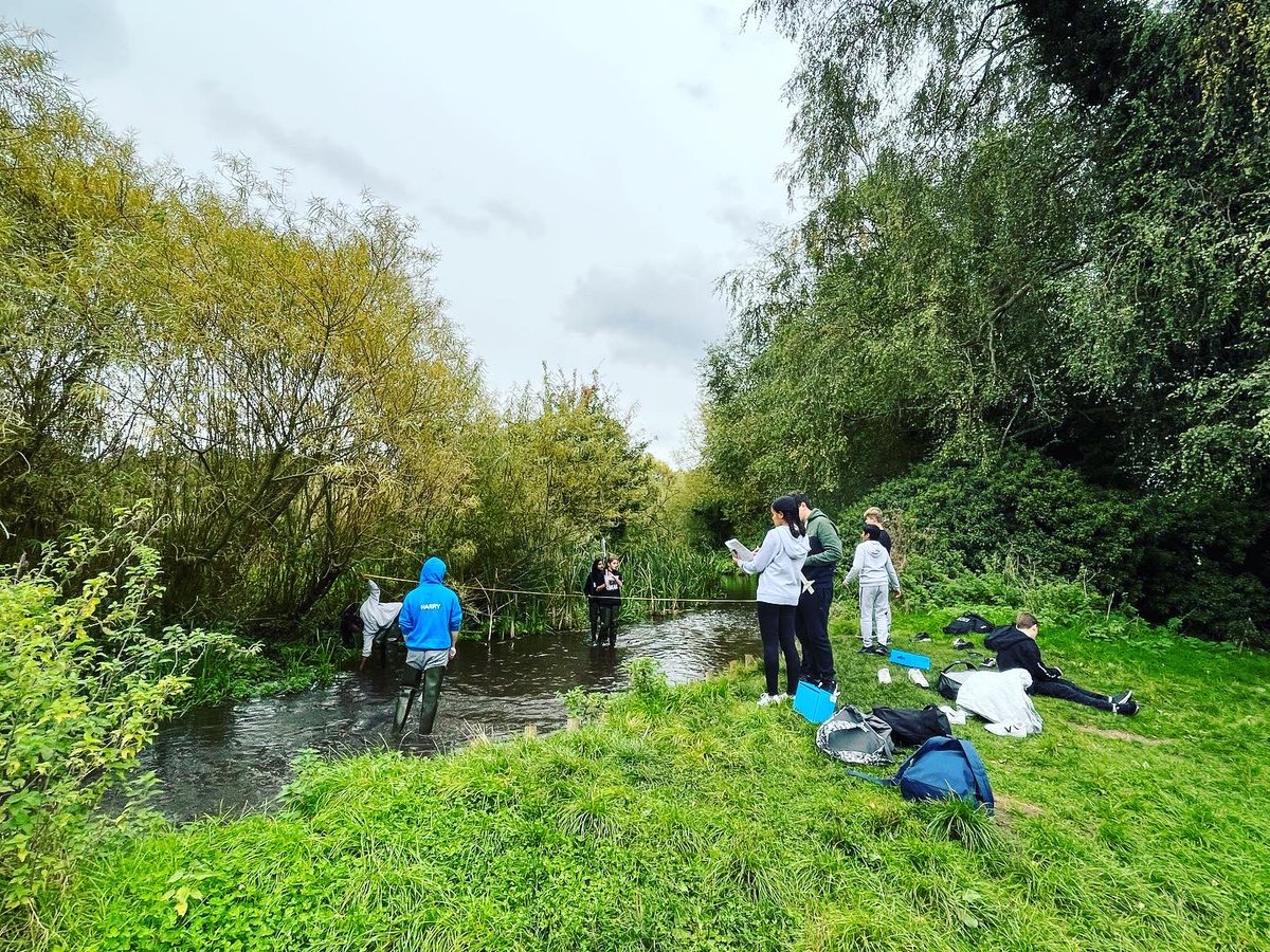 longdeangeog's tweet photo. Another successful River Chess river fieldwork trip. https://t.co/dTkvXSIOPF